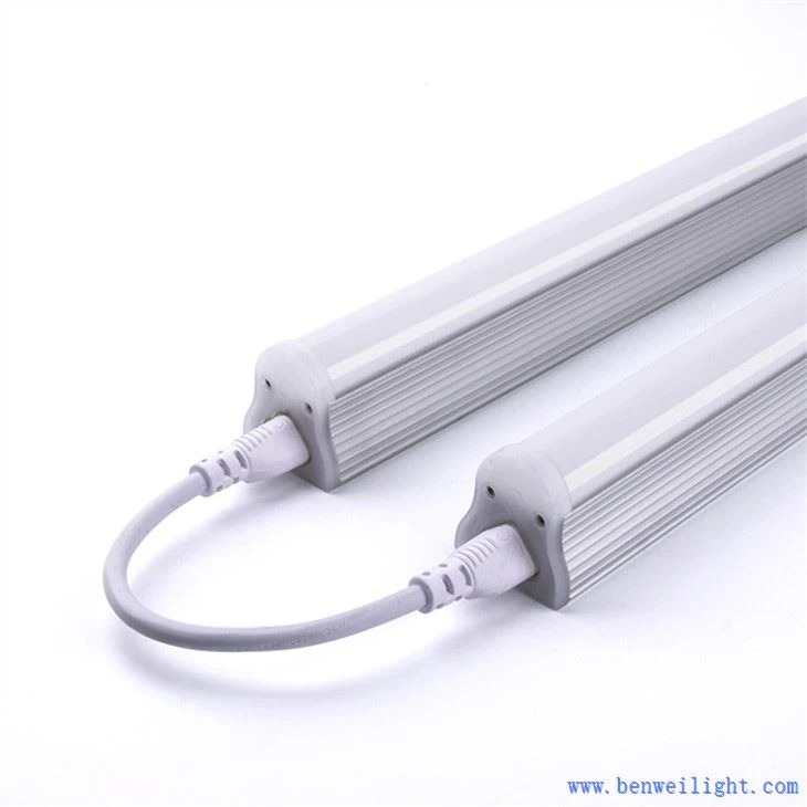 Conectați tuburi LED T8 integrate