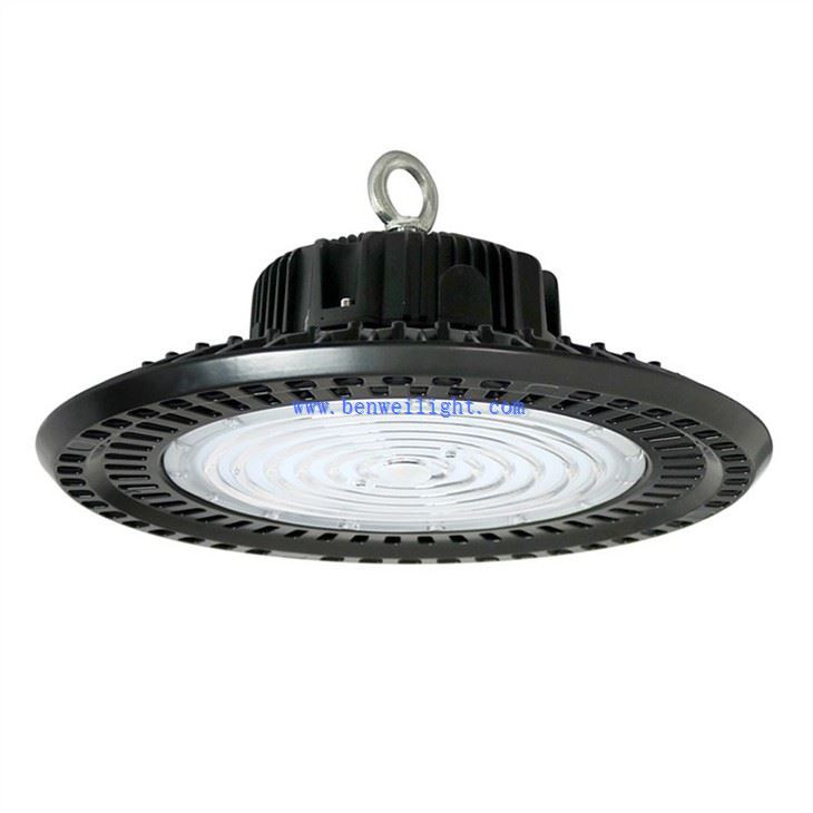 Lumini LED OZN de 100 W