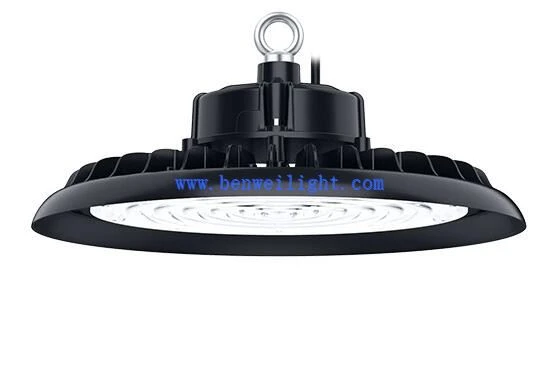 Iluminat comercial alb, lumina zilei
