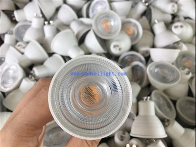 Becuri cu reflectoare LED de 4W
