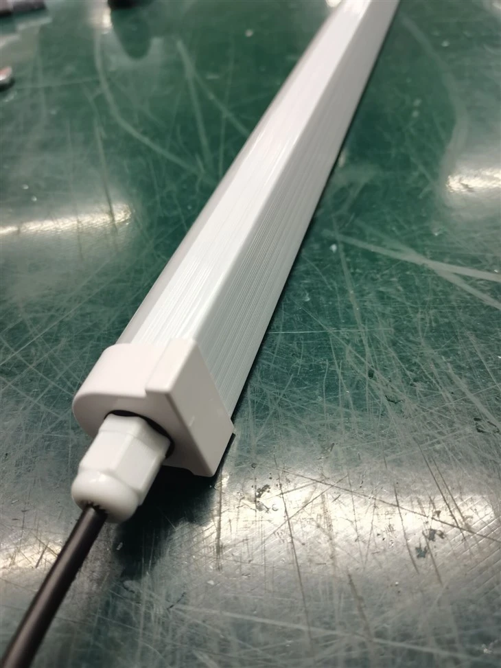 Iluminare cu tuburi de creștere LED T8 de 36 W