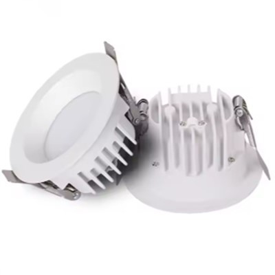 Iluminare cu LED în plafon pentru baie